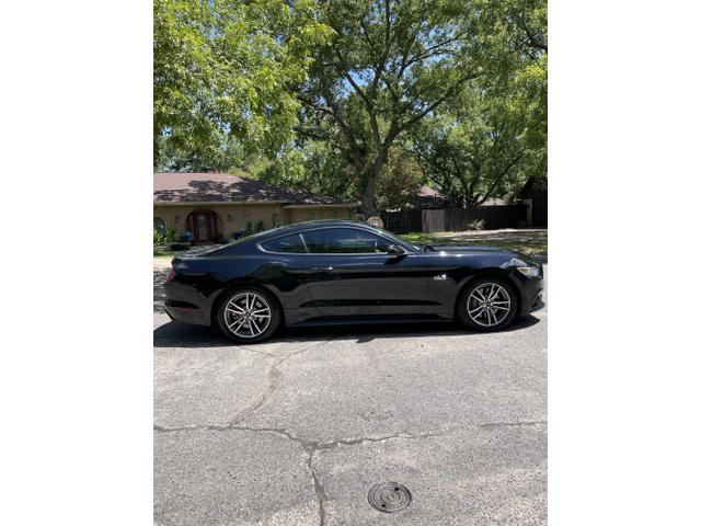 Photo of 2016 Black Ford Mustang